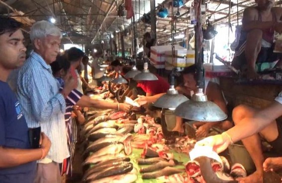 Heavy sales amid Costly market on Bijoya Dashami : Chicken Rs. 250, Mutton : Rs. 1,000, Hilsa : 1500 Per Kilo for Bengali Foodies